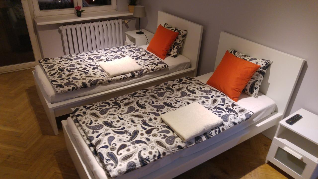 Rent0nline Niepodleglosci Rooms Metro Warschau Buitenkant foto