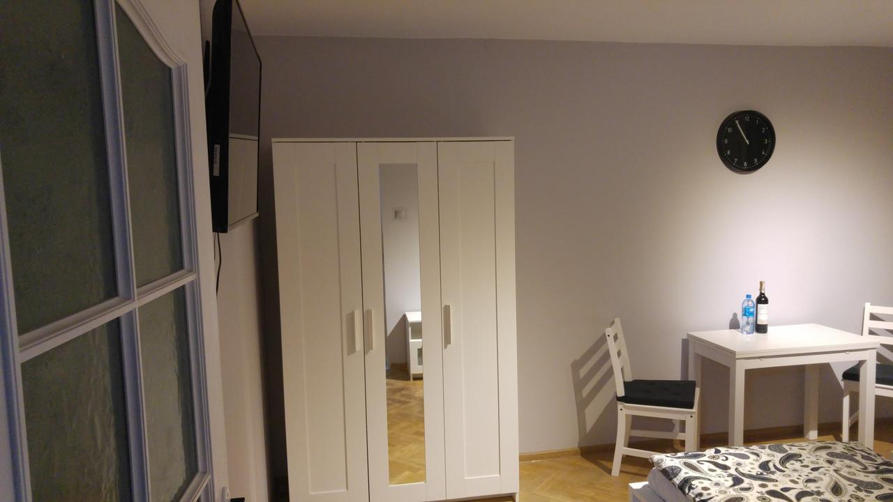 Rent0nline Niepodleglosci Rooms Metro Warschau Buitenkant foto