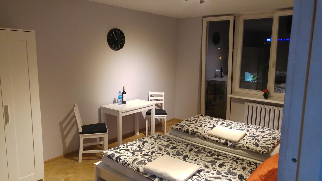 Rent0nline Niepodleglosci Rooms Metro Warschau Buitenkant foto