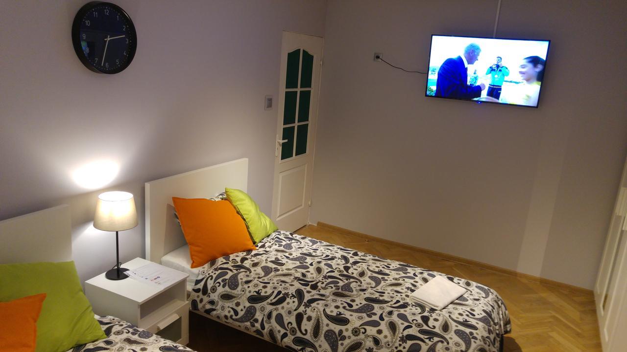 Rent0nline Niepodleglosci Rooms Metro Warschau Buitenkant foto