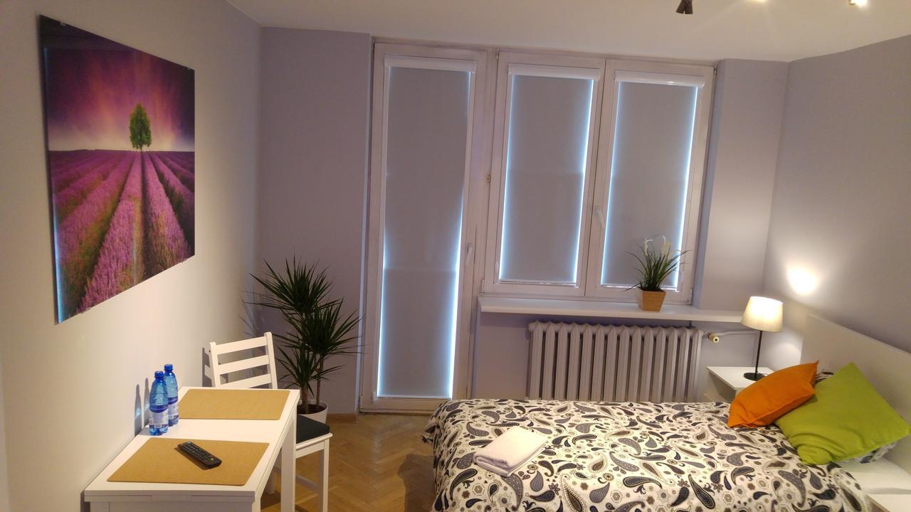 Rent0nline Niepodleglosci Rooms Metro Warschau Buitenkant foto